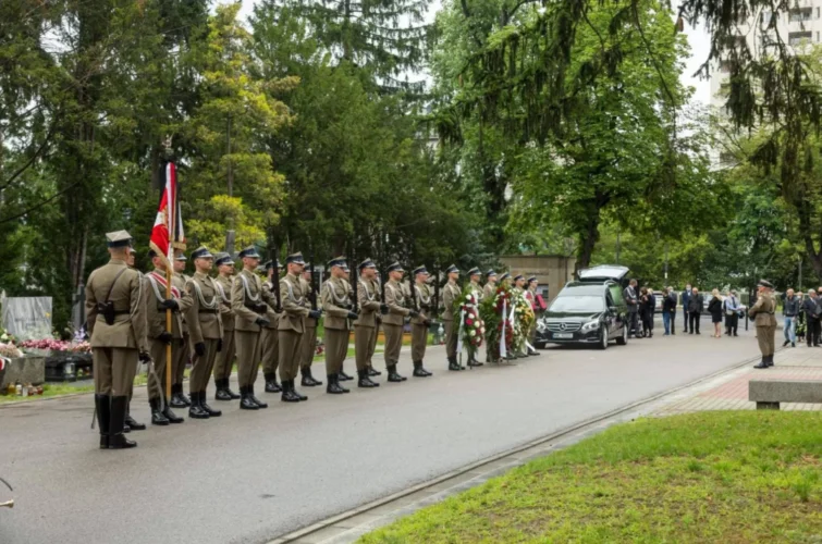 Organizacja pogrzebów wojskowych w Ząbkach